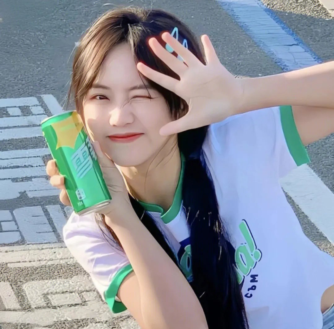 三个女儿把老爸宠上天